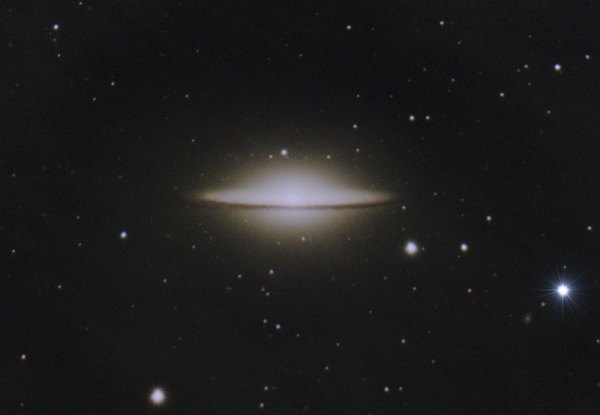 M 104, Galaxia del Sombrero